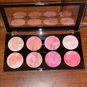 Makeup Revolution Blush Palette Queen